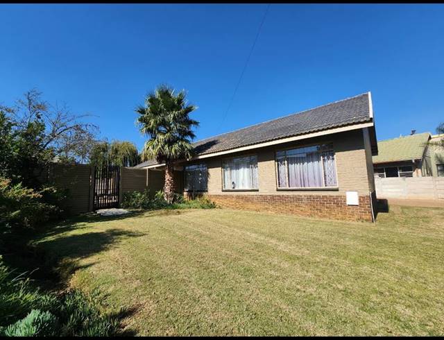 3 BEDROOM HOUSE FOR SALE IN GREENHILLS